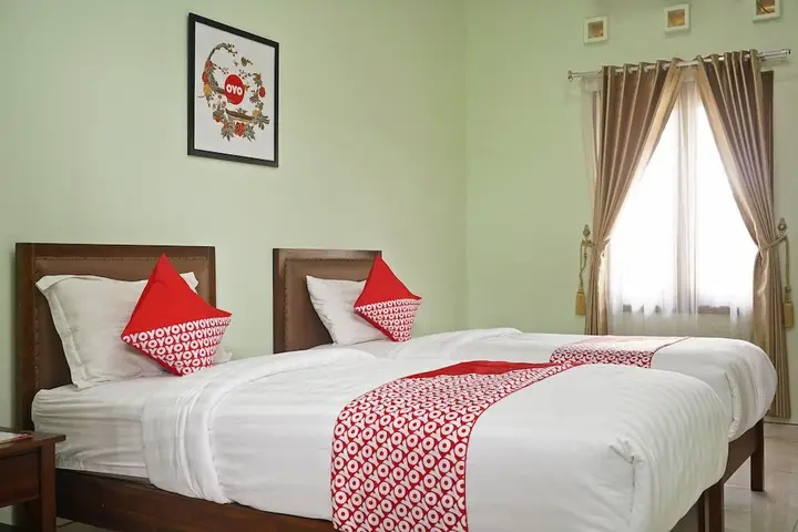 Батуретно: OYO 833 Hotel Army Look Syariah