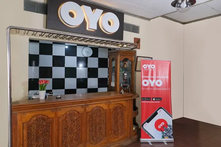 Батуретно: OYO 833 Hotel Army Look Syariah