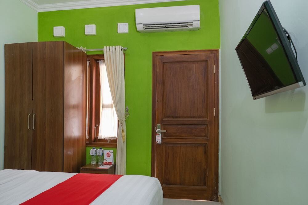 Батуретно: OYO 833 Hotel Army Look Syariah