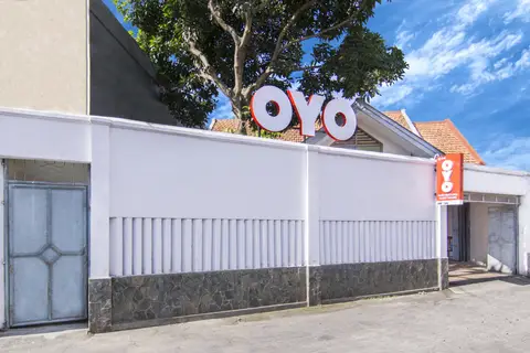 SUPER OYO 890 Dewi Fortuna Guest House — фото 1