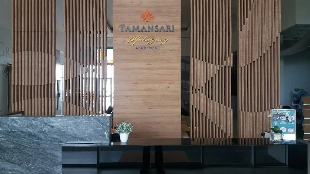 Караванг: Tamansari Mahogany Apartment