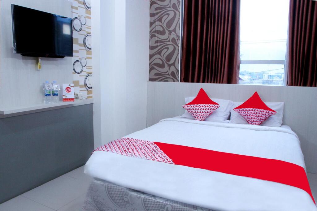 Палу: OYO 861 R Four Hotel