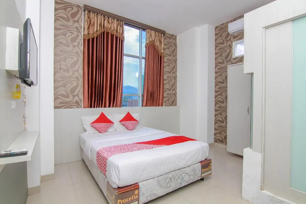 Палу: OYO 861 R Four Hotel