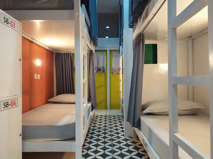 Батуретно: Home Addicts Hostel