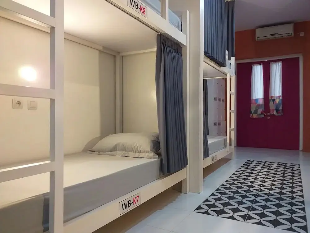 Батуретно: Home Addicts Hostel
