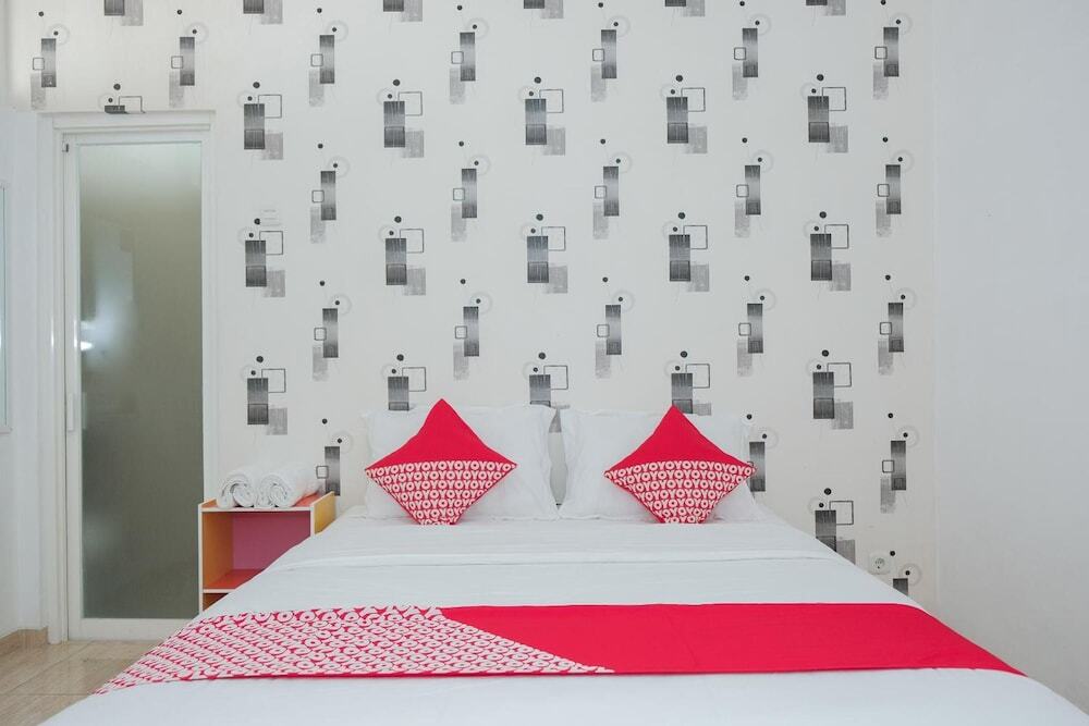 Бату: 111 Guest House