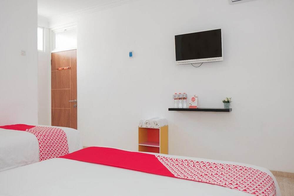 Бату: 111 Guest House