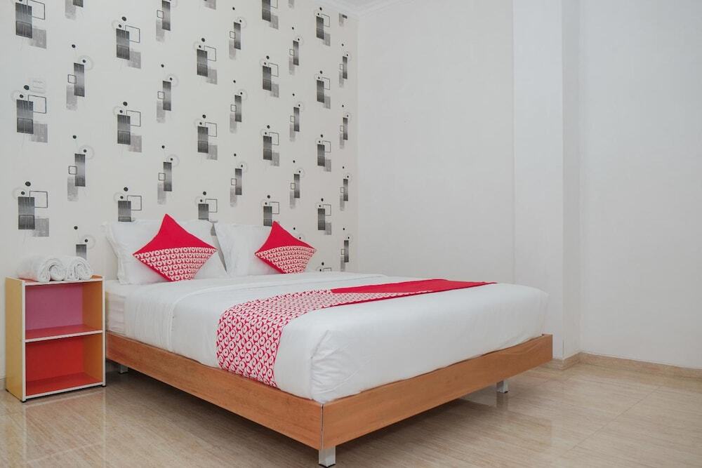 Бату: 111 Guest House