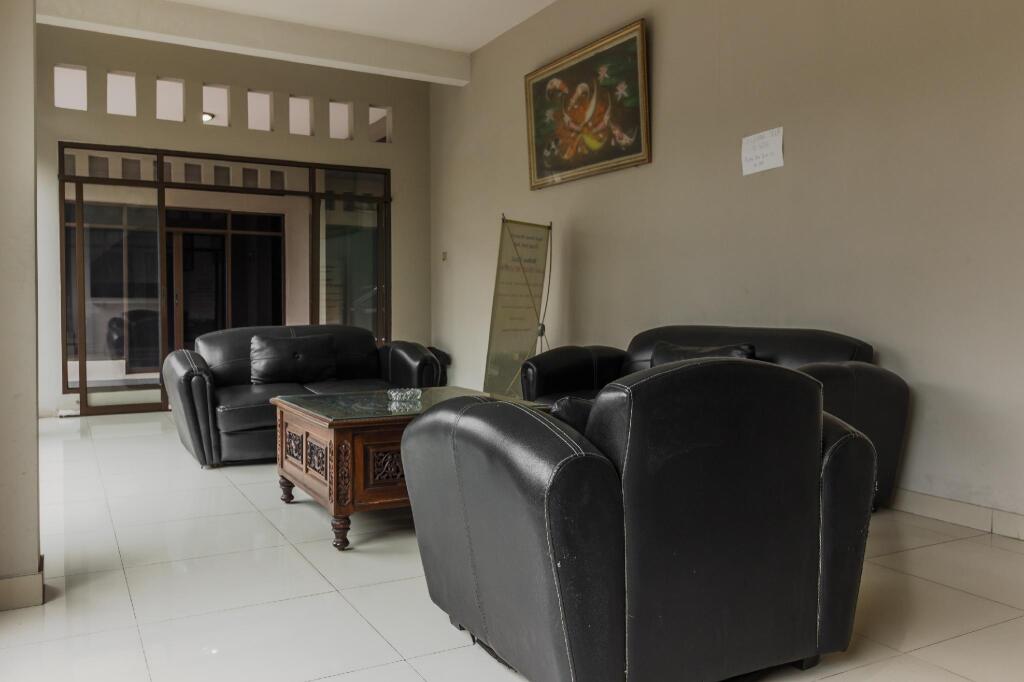 Богор: RedDoorz Syariah near Taman Air Mancur Bogor