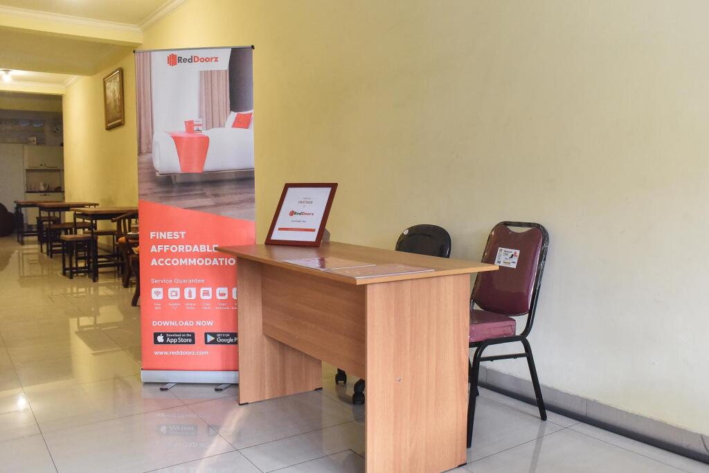 Сурабая: RedDoorz near Surabaya Town Square