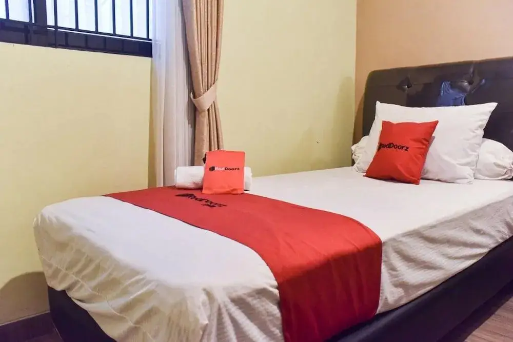 Сурабая: RedDoorz near Surabaya Town Square