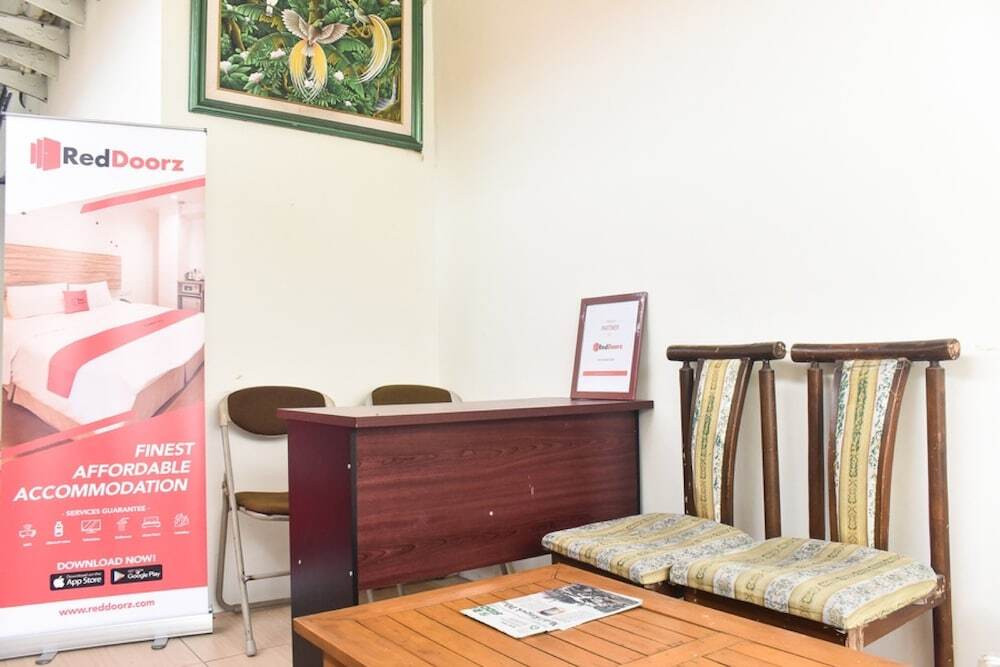 Сурабая: RedDoorz Syariah near Exit Tol Waru