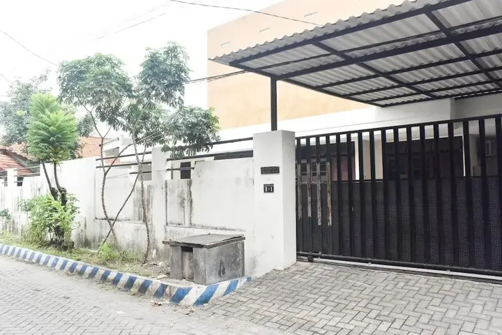 Сурабая: RedDoorz Syariah near Exit Tol Waru