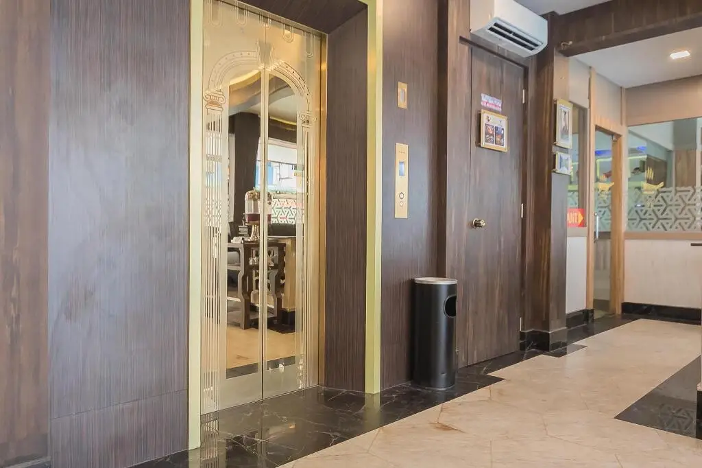 RedDoorz Plus near Mall Nagoya Hill Batam 3 — фото 1