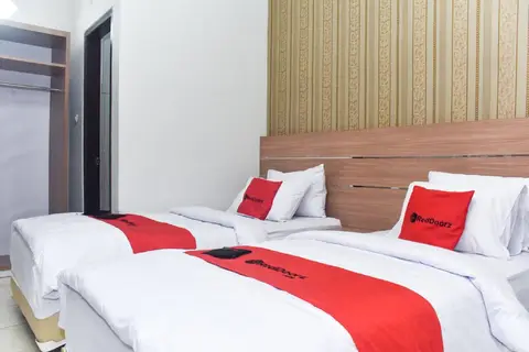 RedDoorz Plus near Malang Town Square — фото 1