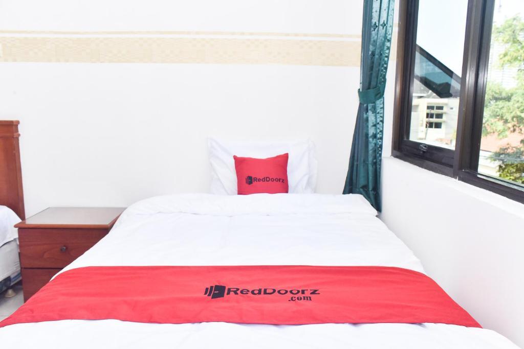Сурабая: RedDoorz near Lenmarc Mall Surabaya
