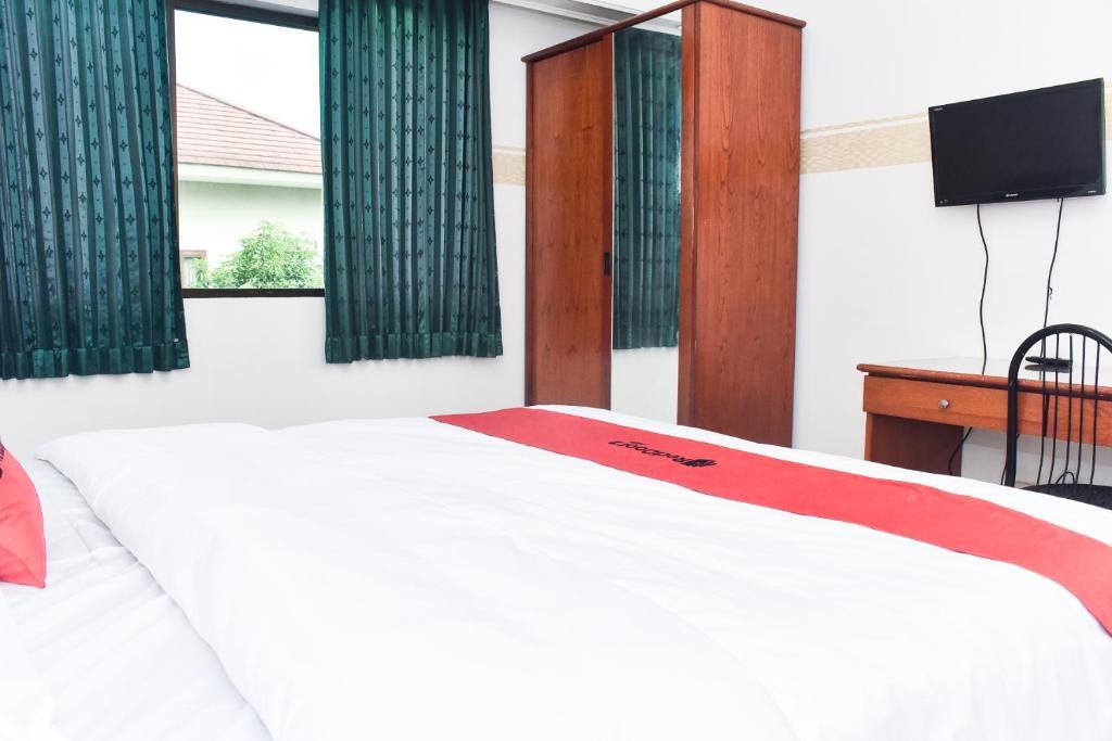 Сурабая: RedDoorz near Lenmarc Mall Surabaya