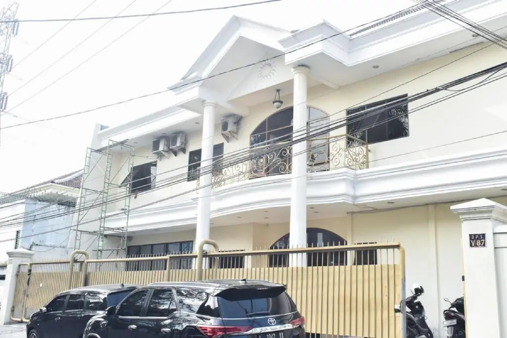 Сурабая: RedDoorz near Lenmarc Mall Surabaya
