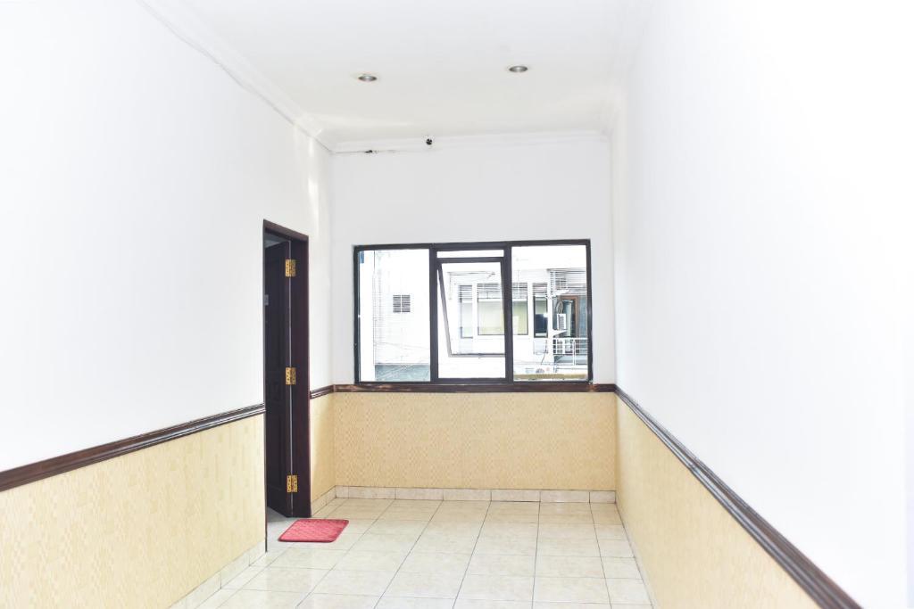 Сурабая: RedDoorz near Lenmarc Mall Surabaya