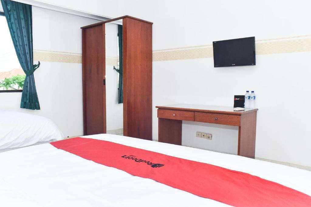 Сурабая: RedDoorz near Lenmarc Mall Surabaya