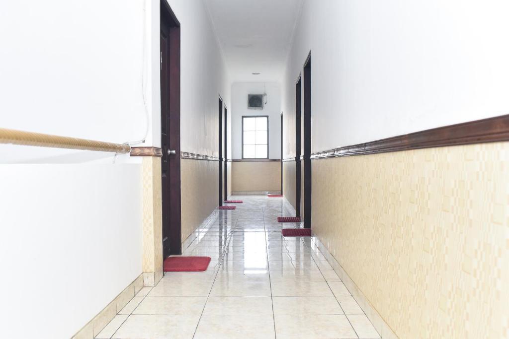 Сурабая: RedDoorz near Lenmarc Mall Surabaya