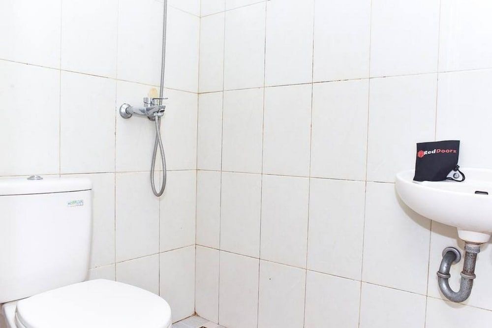Макассар: RedDoorz Syariah near Jalan Somba Opu