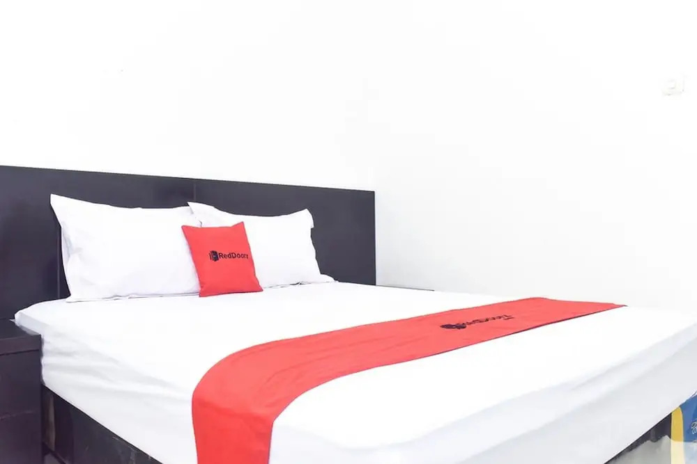 Макассар: RedDoorz Syariah near Jalan Somba Opu