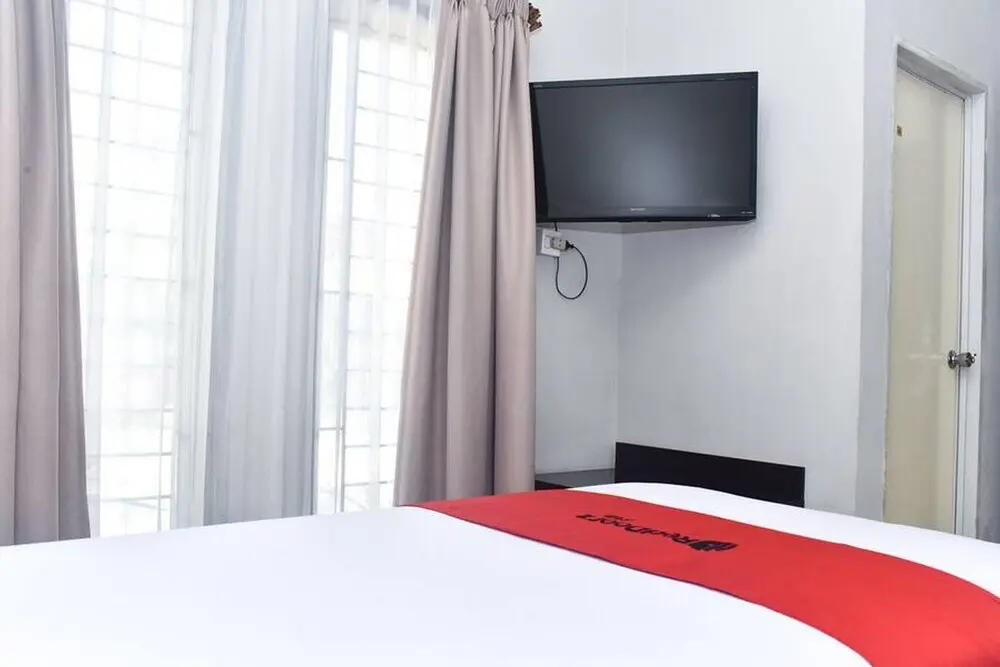 Макассар: RedDoorz Syariah near Jalan Somba Opu