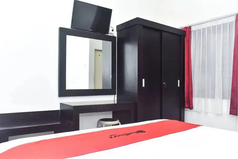 Макассар: RedDoorz Syariah near Jalan Somba Opu
