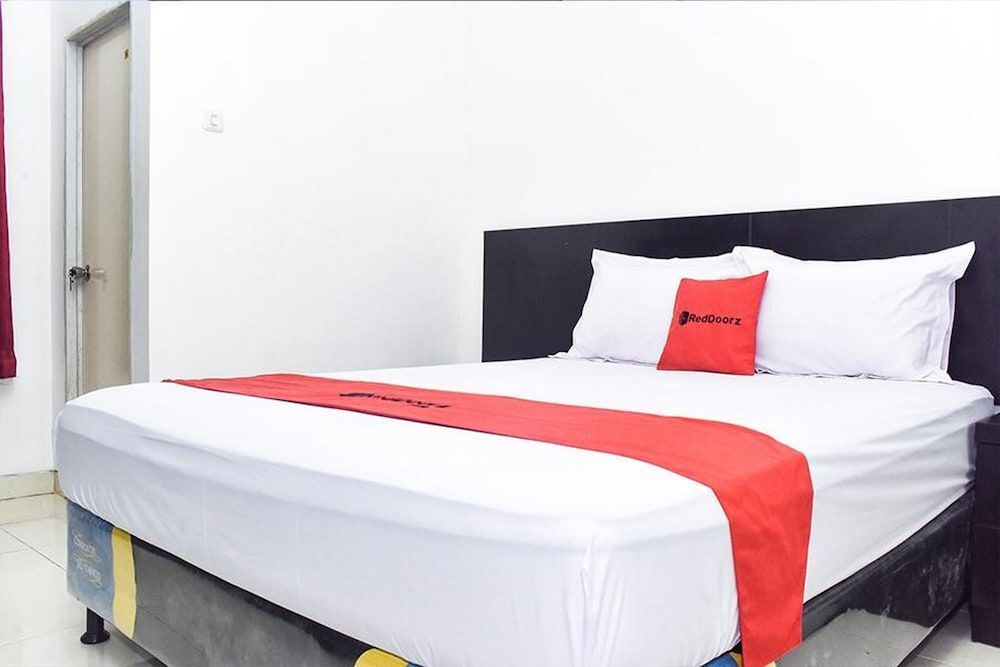 Макассар: RedDoorz Syariah near Jalan Somba Opu