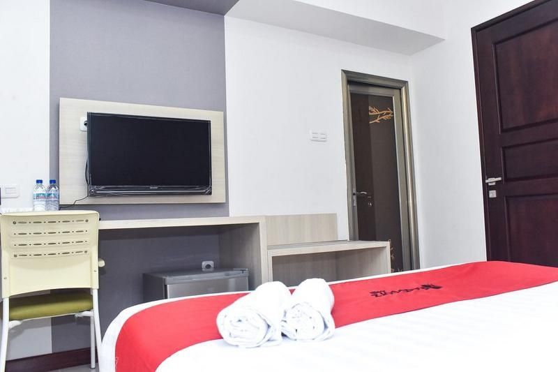 Сурабая: Reddoorz Plus Near Stasiun Tvri Surabaya