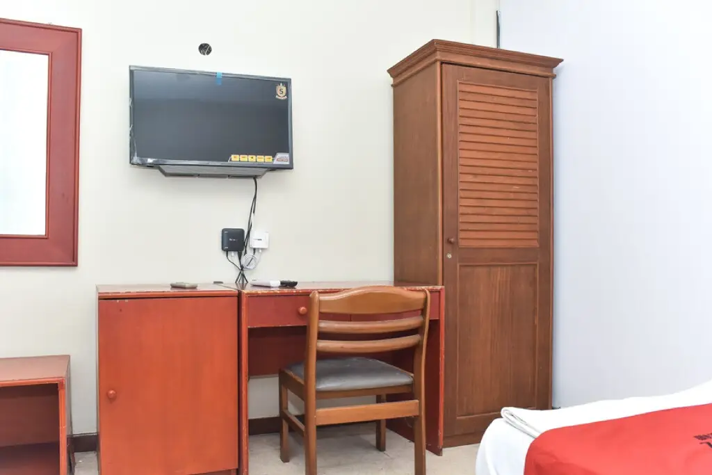 Маланг: RedDoorz near Kampung Warna Warni