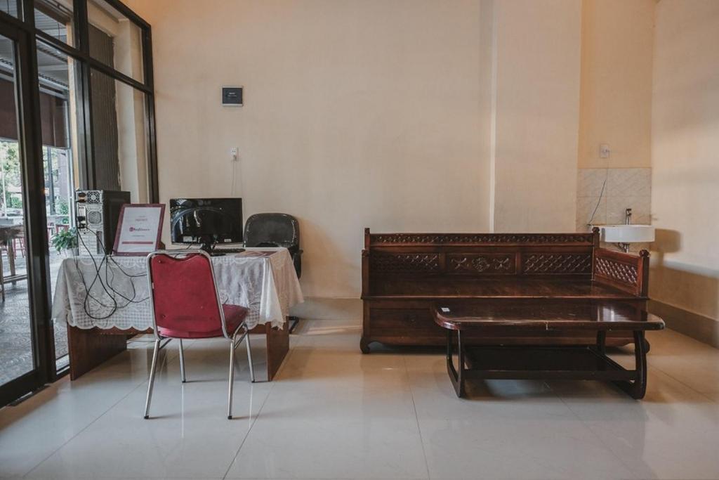 Медан: RedDoorz near Ringroad City Walks Medan
