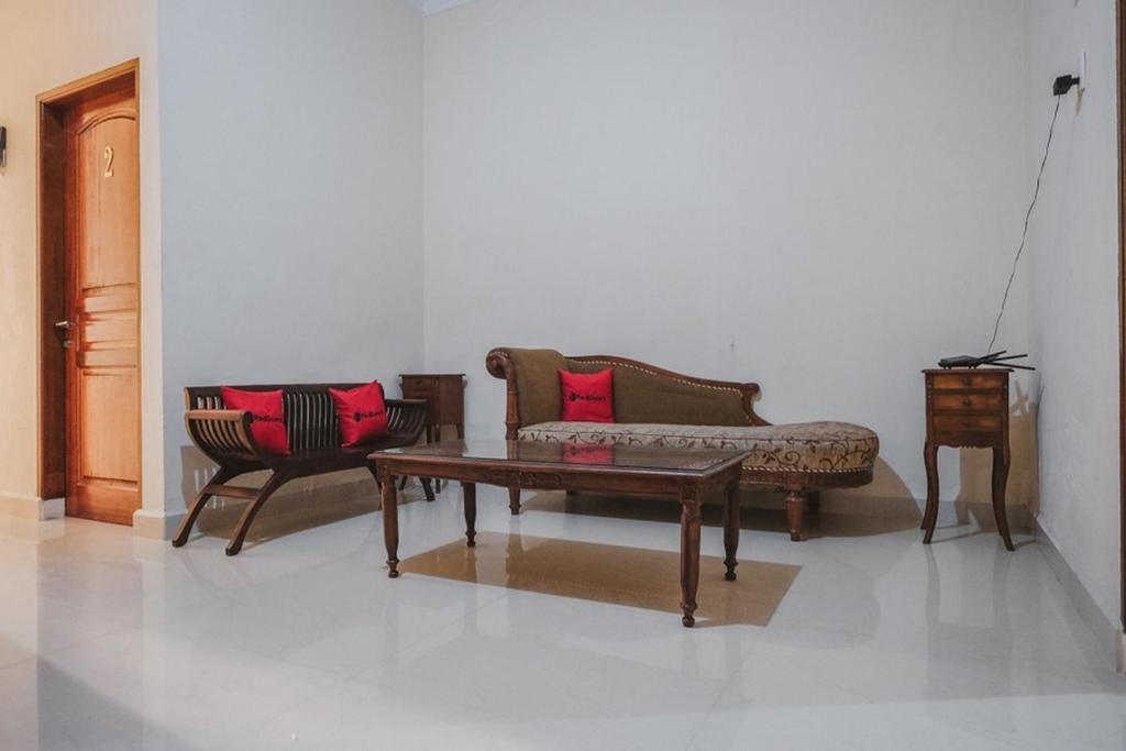 Медан: RedDoorz near Ringroad City Walks Medan