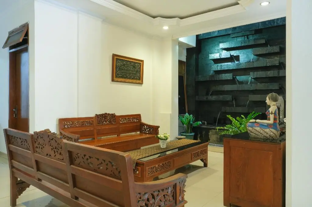 Депок: OYO 902 Hotel Pondok Anggun