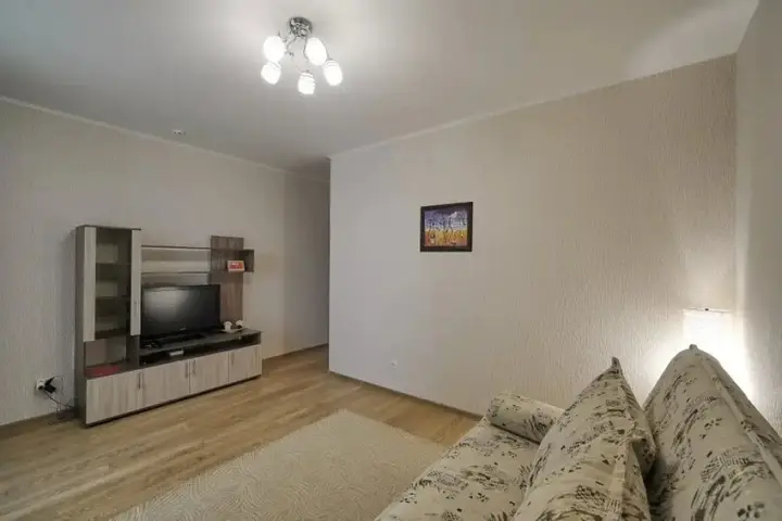 Пермь: Апартаменты на Шоссе Космонавтов 118