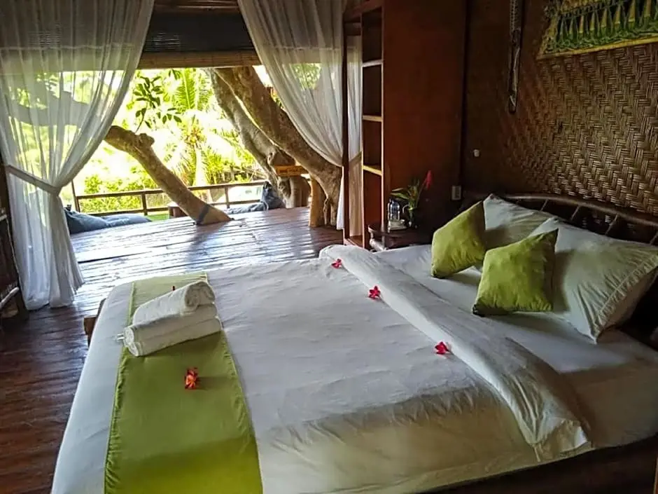 Пенида: Gading Treehouse