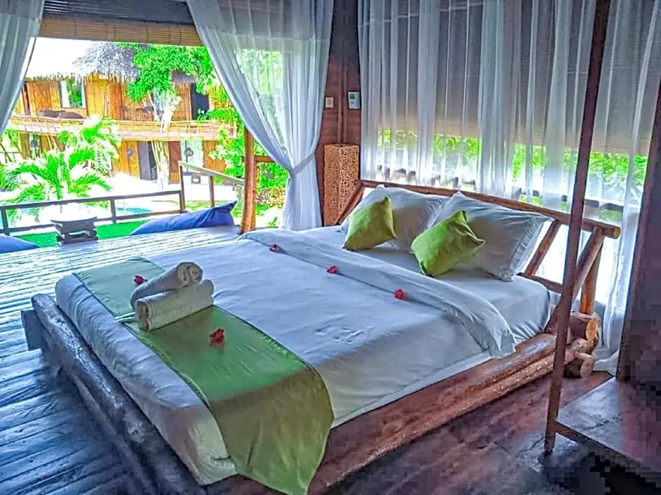 Пенида: Gading Treehouse