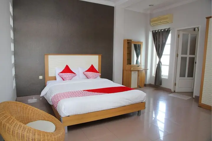 Палу: OYO 1098 Rego Hotel