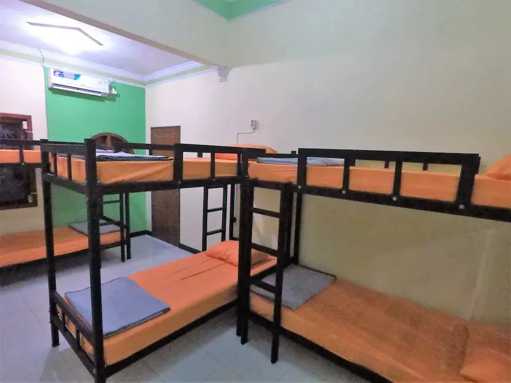 Проболинго: Dhika Adventure - Hostel