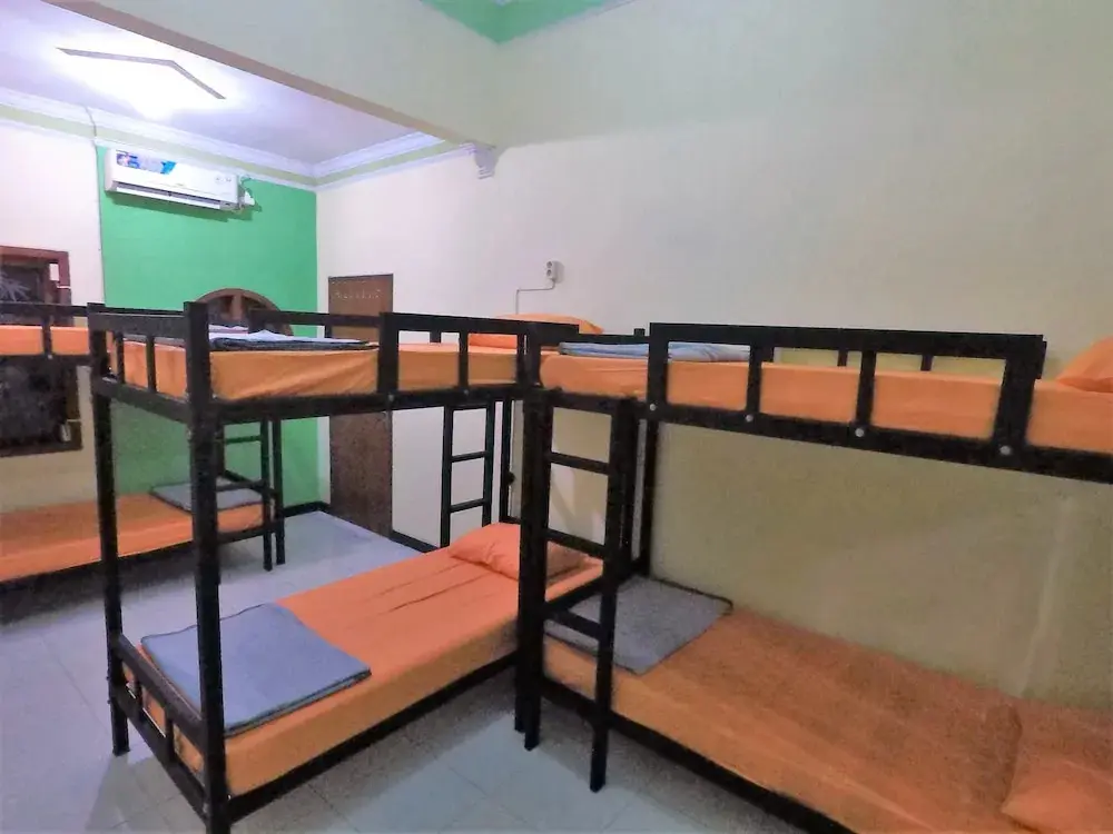 Проболинго: Dhika Adventure - Hostel