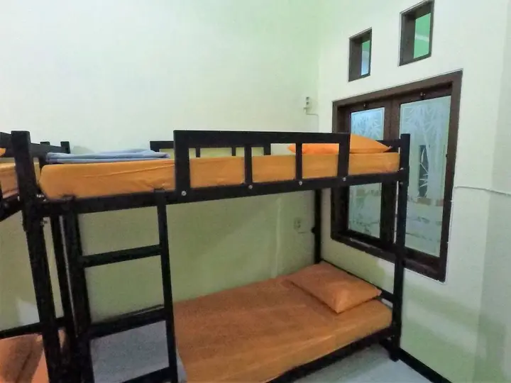 Проболинго: Dhika Adventure - Hostel