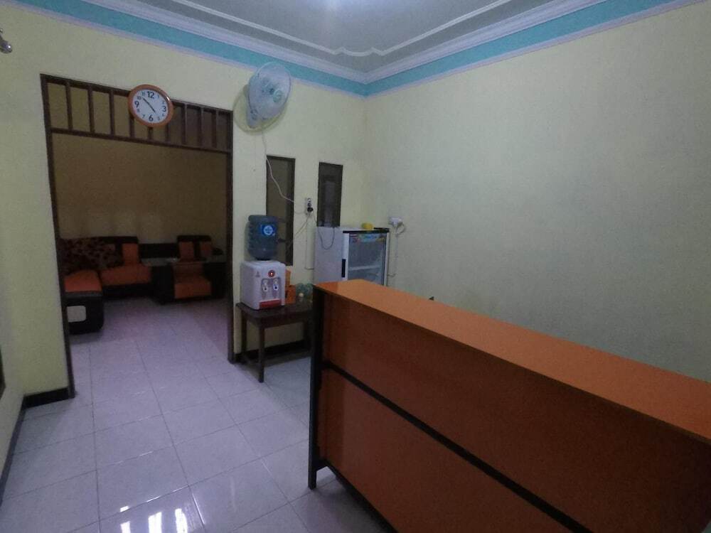 Проболинго: Dhika Adventure - Hostel