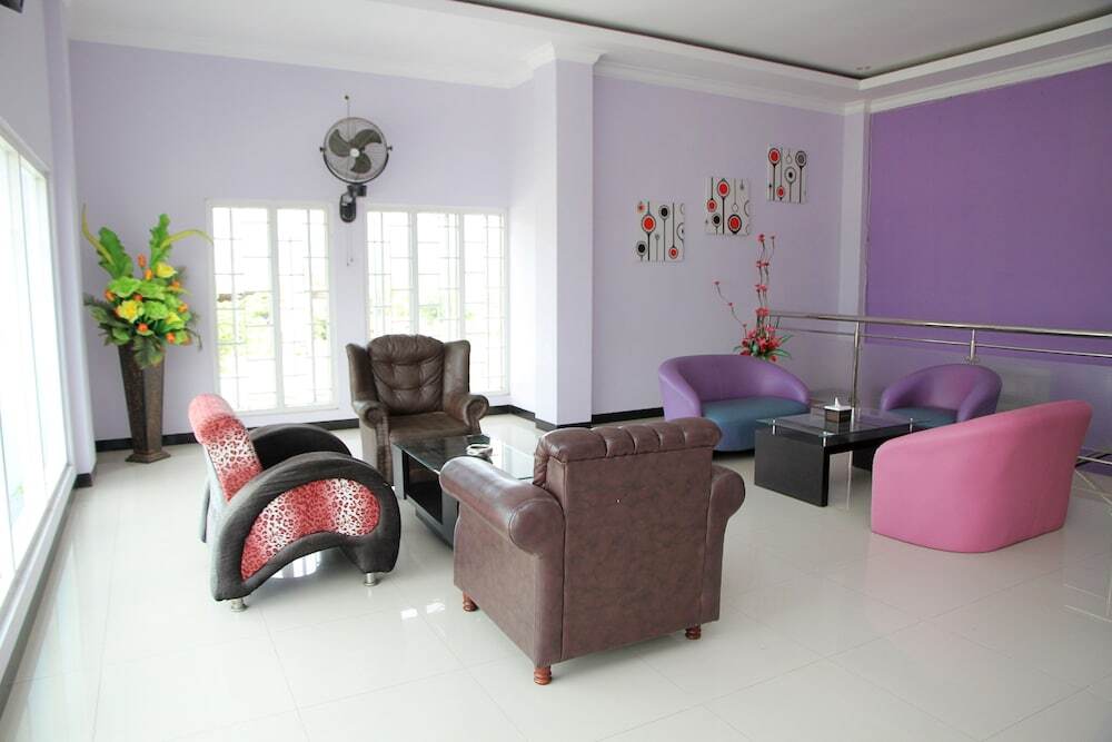 Палу: OYO 1138 Purple Hotel