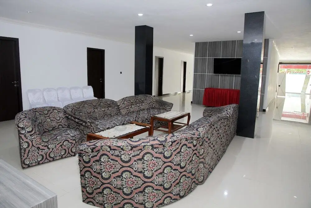 Палу: OYO 840 Hotel Dely