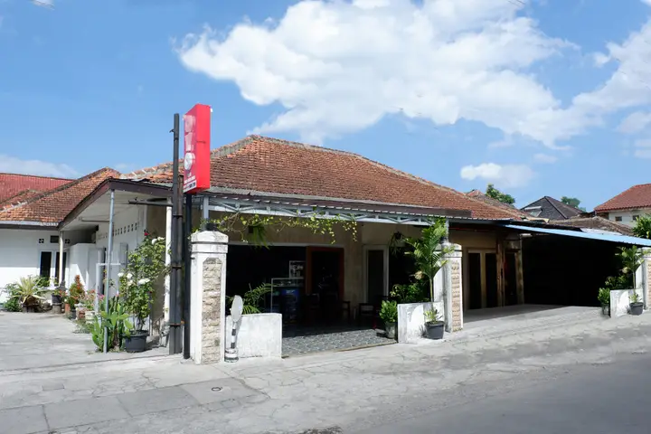 Депок: OYO 1196 Hotel Pura Puspa Rosa