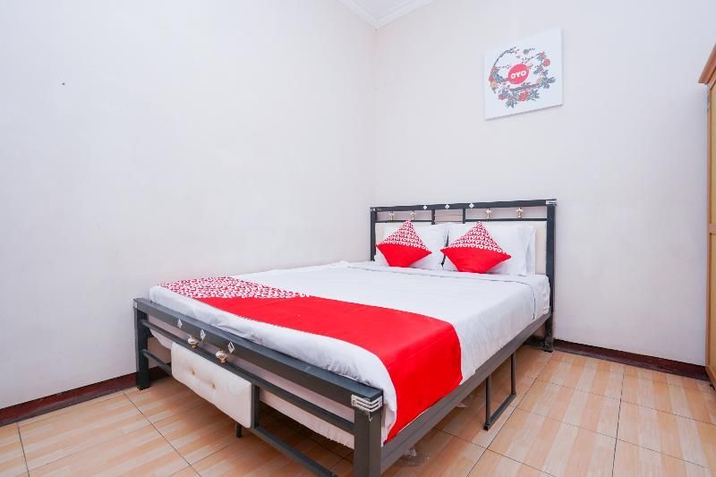 Сурабая: OYO 1112 Comfitel Siwalankerto AA4