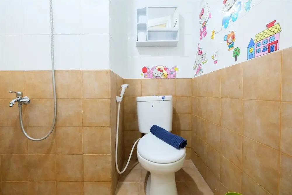 Джакарта: 2BR Artistic Room Green Pramuka Apartment closed to Mall By Travelio
