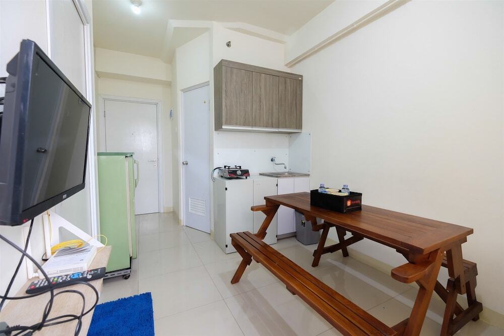 Джакарта: 2BR Artistic Room Green Pramuka Apartment closed to Mall By Travelio