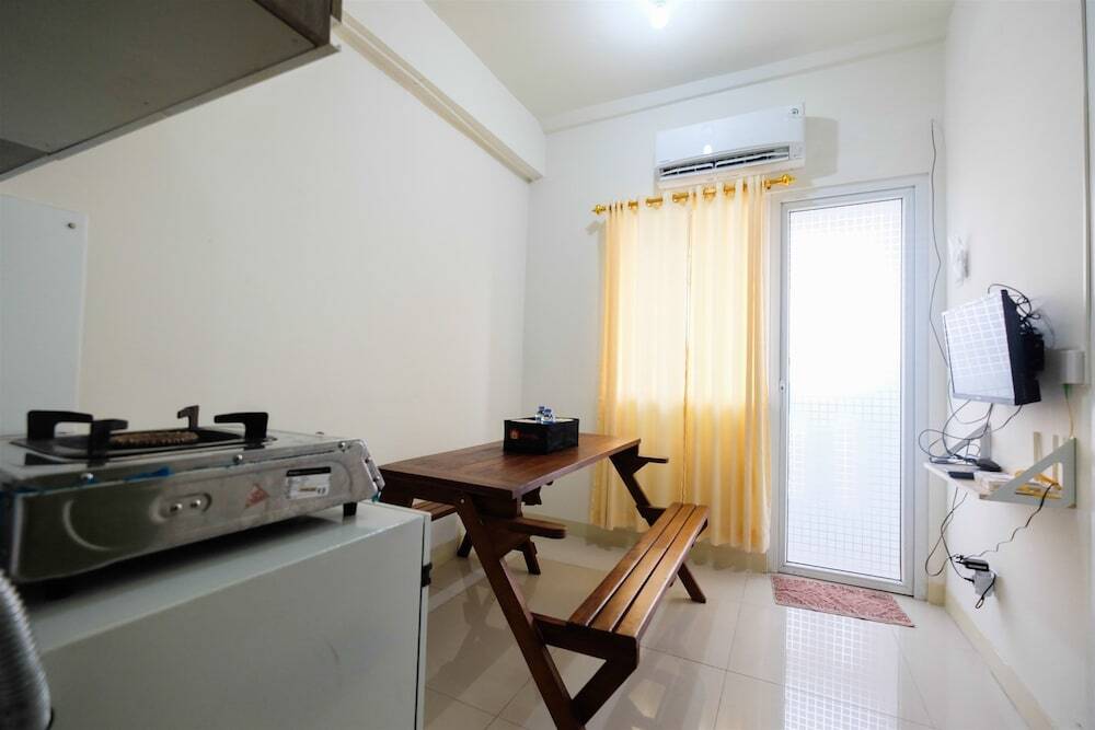 Джакарта: 2BR Artistic Room Green Pramuka Apartment closed to Mall By Travelio